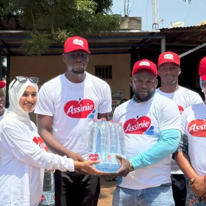 Action de solidarité : un geste d’amour et de soutien aux mamans et au personnel soignant de Bamako